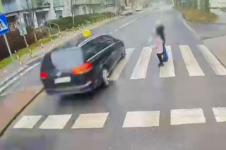 Niebezpieczny manewr na pasach w Zielonej Górze. Mogło dojść do tragedii