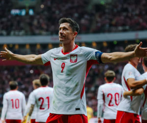 Polska - Rumunia: Czerwona kartka, rzut karny i gol Lewandowskiego! Zobacz wideo