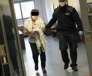 PIJANA ZAZDROŚĆ O MAŁY WŁOS NIE DOPROWADZIŁA DO TRAGEDII. KRYSTYNA S. PO PIJANEMU WYMYŚLIŁA, ŻE MĄŻ MA KOCHANKĘ. I PCHNĘŁA GO NOŻEM W PIERŚ
