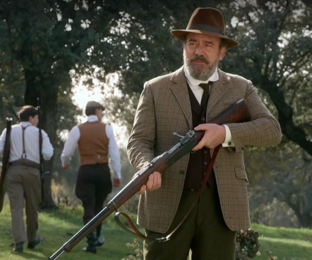 La promesa, odcinek 365: Lorenzo wyjeżdża w obawie przed karą za śmierć Feliciano. Curro mu nie daruje