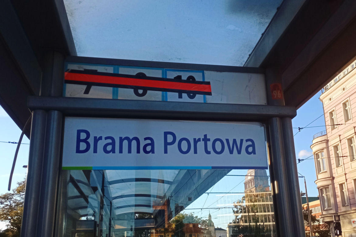 Utrudnienia na placu Zwycięstwa i Bramie Portowej