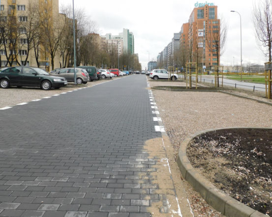 Parking w miejscu brakującej nitki Alej Jerozolimskich w Warszawie