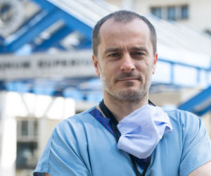 Chirurg dziecięcy Adam Mol ze szpitala w Prokocimiu