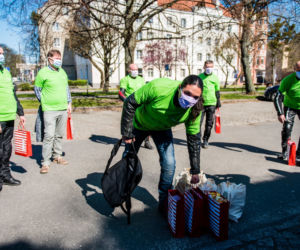 Koronawirus w Trójmieście. Jeżdżą na motorach i pomagają seniorom
