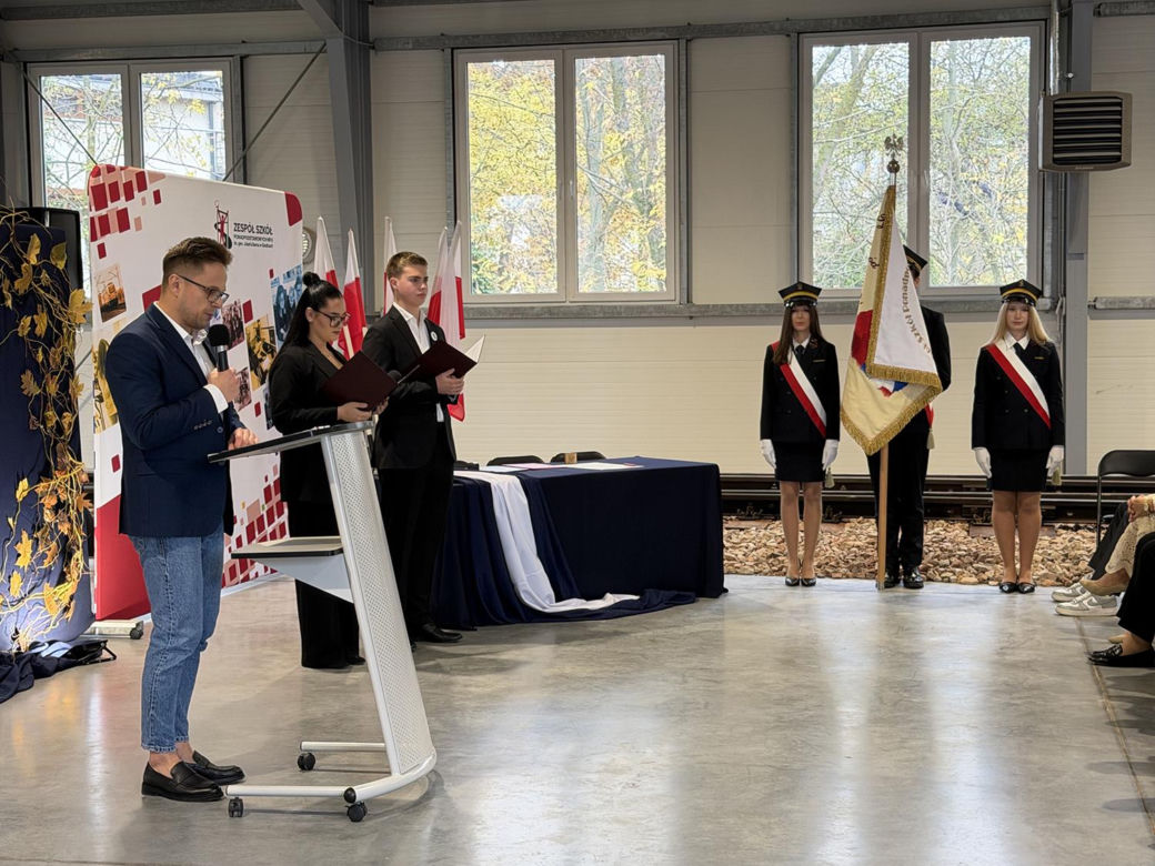 Kolejna szansa i możliwości dla uczniów siedleckiej Kolejówki! Szkoła podpisała umowę ze spółką kolejową POLREGIO