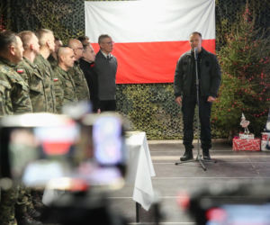 Prezydent RP Karol Nawrocki podczas spotkania świątecznego z żołnierzami
