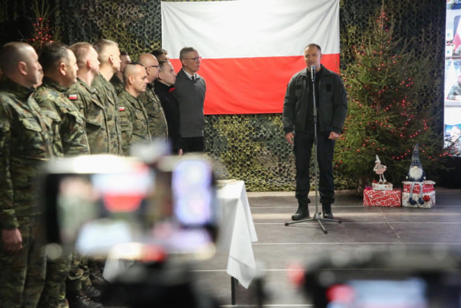 Prezydent RP Karol Nawrocki podczas spotkania świątecznego z żołnierzami