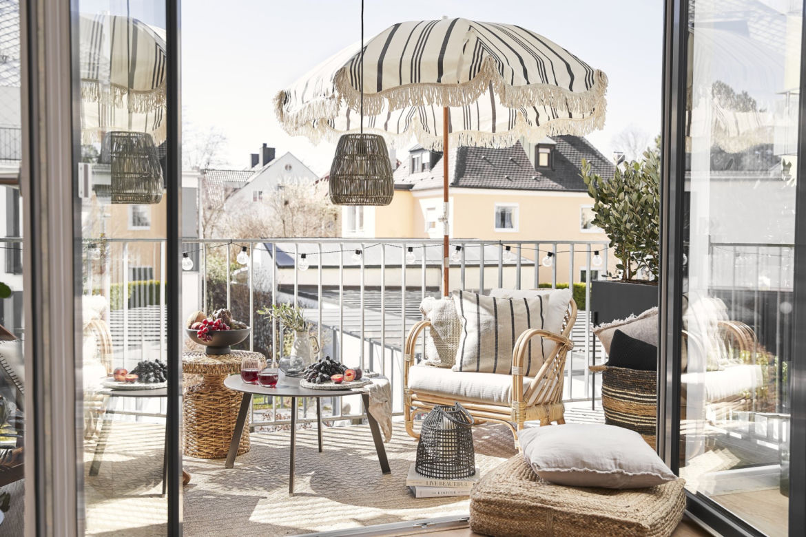 Taras i balkon w stylu boho – jak na plaży