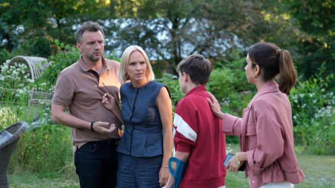 M jak miłość odc. 1899. Dorota (Iwona Rejzner), Bartek (Arkadiusz Smoleński), Franek (Jarosław Śmigielski), Aneta (Ilona Janyst)