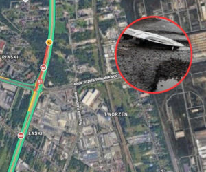 Kilka aut wpadło do wielkiej dziury w Dąbrowie Górniczej