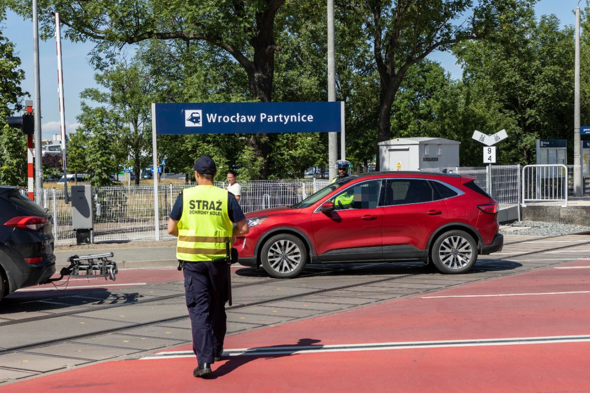 Nowe rogatki paraliżują ruch na południu Wrocławia. Kierowcy sami sobie winni?