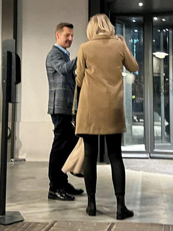Marcin Mroczek z tajemniczą blondynką