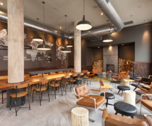 Wnętrze kawiarni Starbucks we Wrocławiu