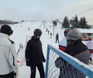 Tłumy narciarzy w bydgoskim Myślęcinku. Byliśmy na Stefanowym Stoku