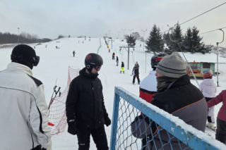 Tłumy narciarzy w bydgoskim Myślęcinku. Byliśmy na Stefanowym Stoku