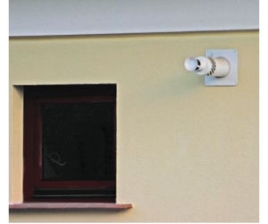 Przewód spalinowy wystawiony jest przez ścianę zewnątrzną