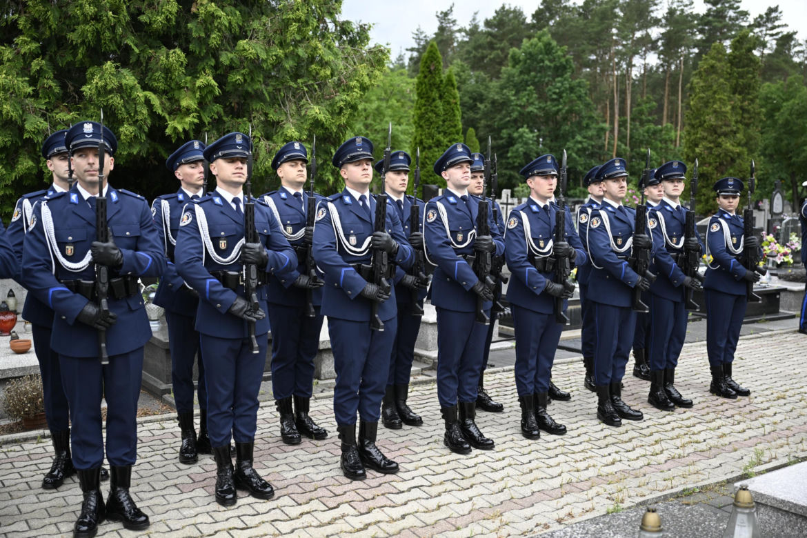 Tłumy pożegnały 23-letniego policjanta. Kacper zginął w tragicznym wypadku w Piasecznie