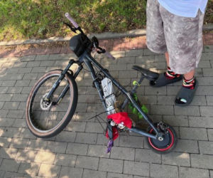 12-latek zszokował policję własnym pojazdem. Teraz szuka go firma 