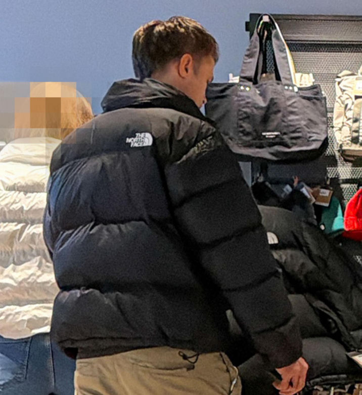Maciej Zakościelny na zakupach