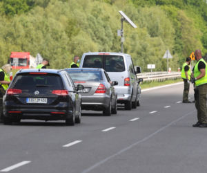 Ogromne korki na autostradzie prowadzącej do przejścia w Kołbaskowie