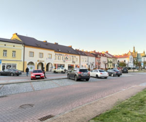 To miasto w województwie małopolskim ma jeden z najpiękniejszych rynków. Olśniewa również zabytkowym ratuszem