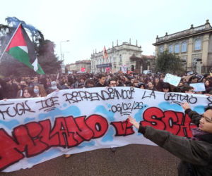 Protesty przeciwko IO w Mediolanie. Starcia z policją