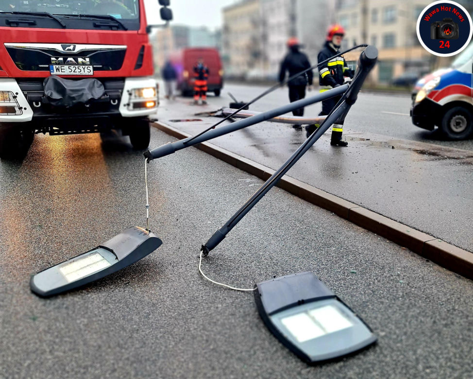 Roztrzaskał sportowe auto na latarni! Ogromny wypadek na Grochowie