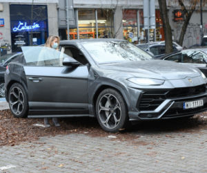 Ewa Chodakowska wsiada do Lamborghini Urus