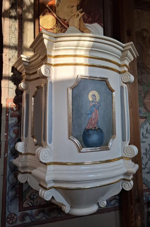 To malownicza małopolska wieś. Słynie z dzwonów poświęconych papieżowi i Maryi