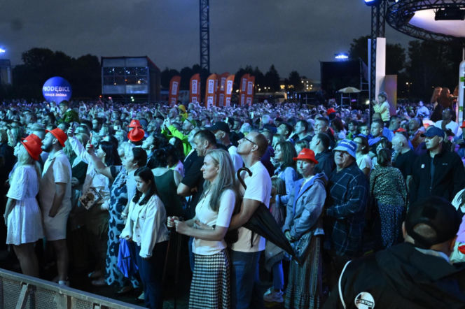 Gwiazdy wyszły na scenę, a publiczność oszalała. Wielki koncert "Lata z Radiem i Telewizją Polską" za nami