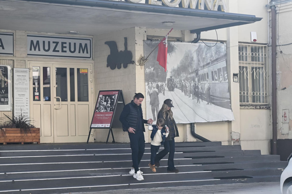 Małgorzata Rozenek i Radosław Majdan zabrali Henia do muzeum