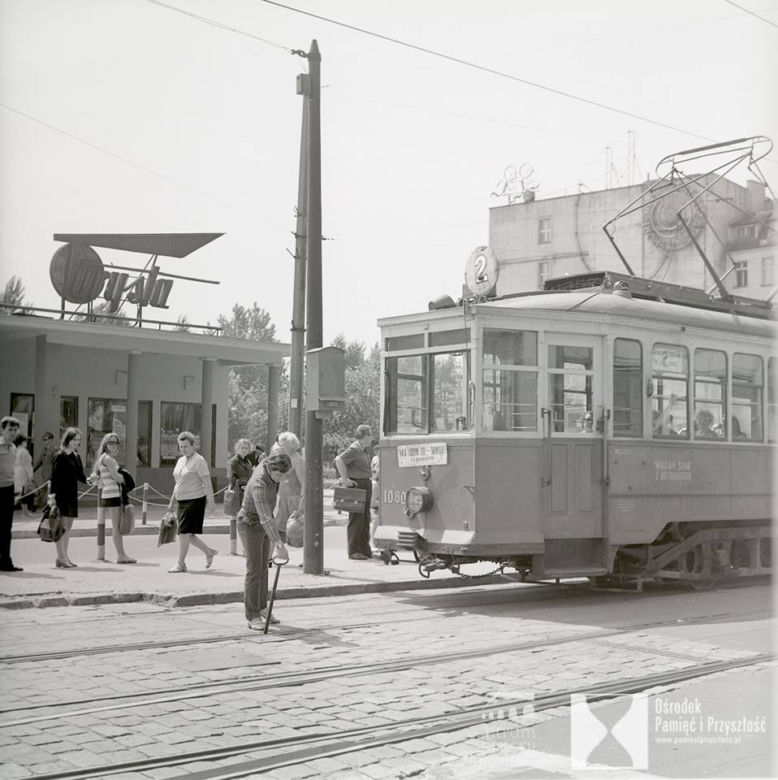 Biuro podróży „Turysta”, ul. Piłsudskiego (wówczas Świerczewskiego), 1972 r.
