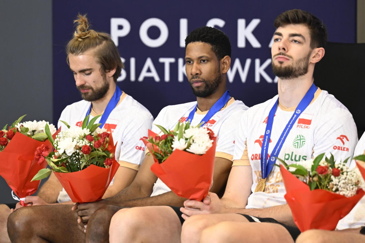 Złoci medaliści ME przywitani przez kibiców na lotnisku
