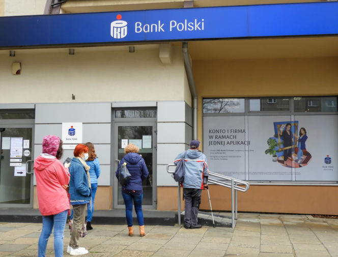 Problemy w bankach i bankomatach. Panika w Polsce po ataku Rosji na Ukrainę