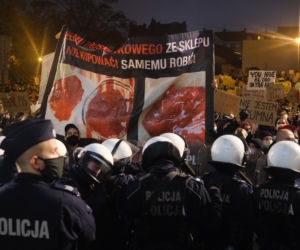 Strajk kobiet w Katowicach. Policja użyła gazu. Są zatrzymania [ZDJĘCIA]