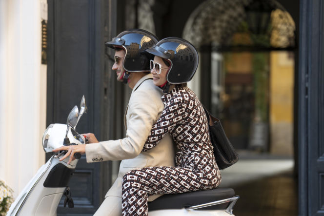 Emily podbija Rzym, a Alfie podyrwa Mindy.