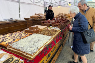 Jarmark Wielkanocny otwarty! Plac Wolności tętni życiem [ZDJĘCIA]