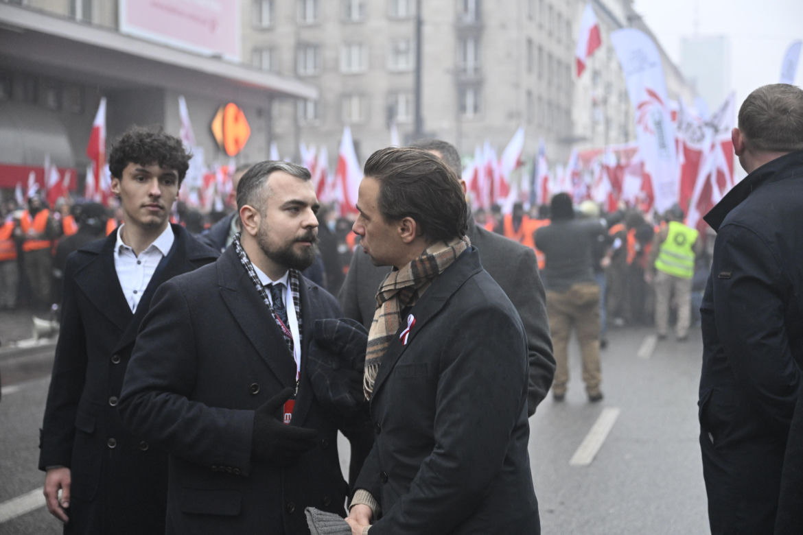 Wicemarszałek Sejmu Krzysztof Bosak przemawia przed rozpoczęciem Marszu Niepodległości 2025
