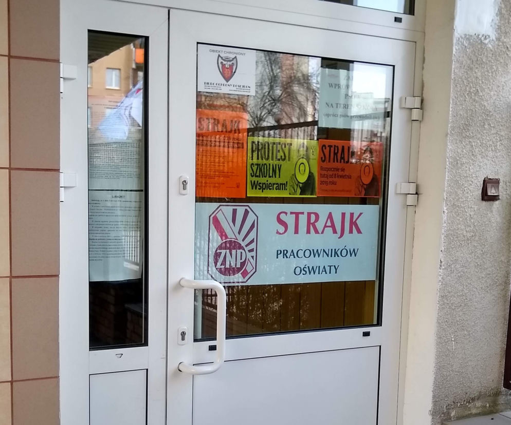 ZNP zawiesza protest. Andruszkiewicz: Broniarz straszy kolejnym strajkiem w szkołach, już od września