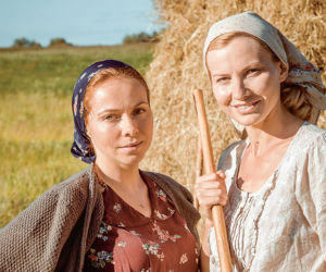 Talianka. Giulietta (Joanna Moro), Tatiana (Jekaterina Gusiewa)