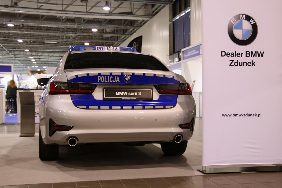 Policyjne radiowozy NA BOGATO! Nowe, oznakowane BMW robi wrażenie