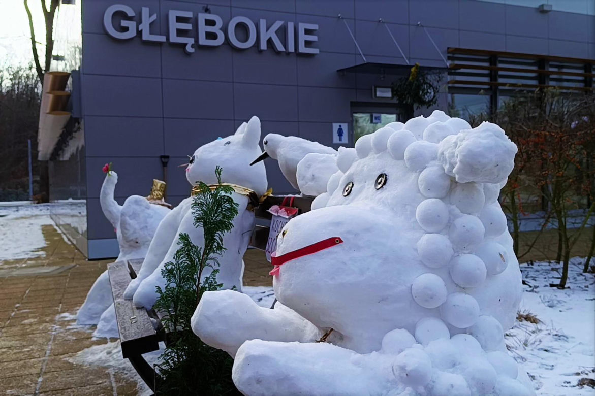 Rzeźby ze śniegu na pętli Głębokie