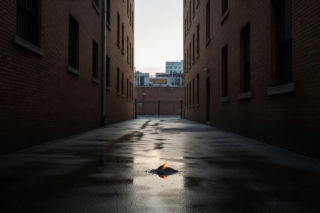 Zatrzymano podpalaczy na Ochocie. Co zmotywowało sprawców do działania?