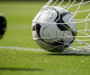 Ekstraklasa piłkarska. Mecz Bruk-Bet – Legia, kto prowadzi do przerwy?