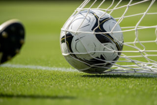 Ekstraklasa piłkarska. Mecz Bruk-Bet – Legia, kto prowadzi do przerwy?