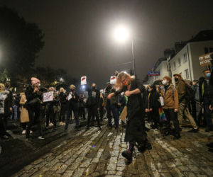 Nocne protesty pod domem Jarosława Kaczyńskiego