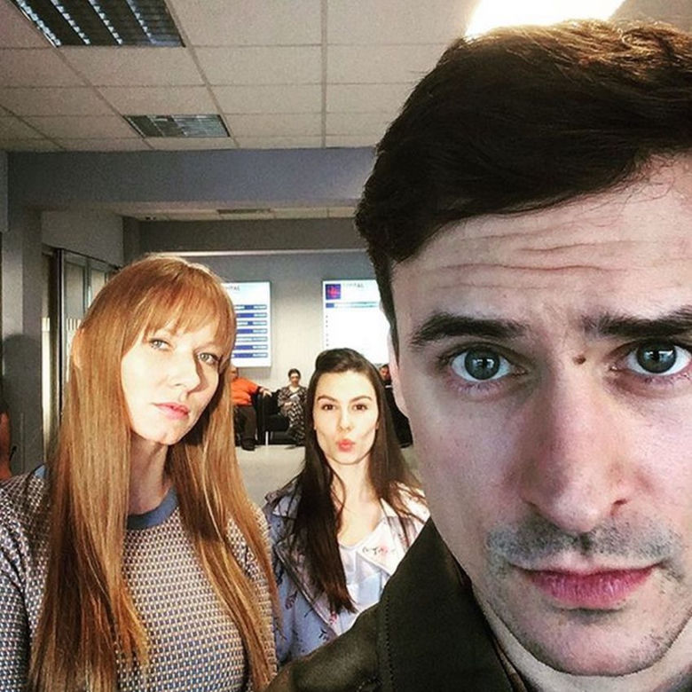 Na dobre i na złe. Krzysztof Radwan (Mateusz Damięcki), Blanka (Pola Gonciarz), Wiktoria (Katarzyna Dąbrowski)
