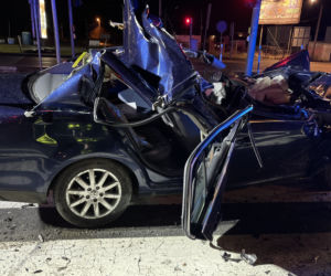 Koszmar pod Piasecznem. Auto kompletnie zmiażdżone po starciu z tirem