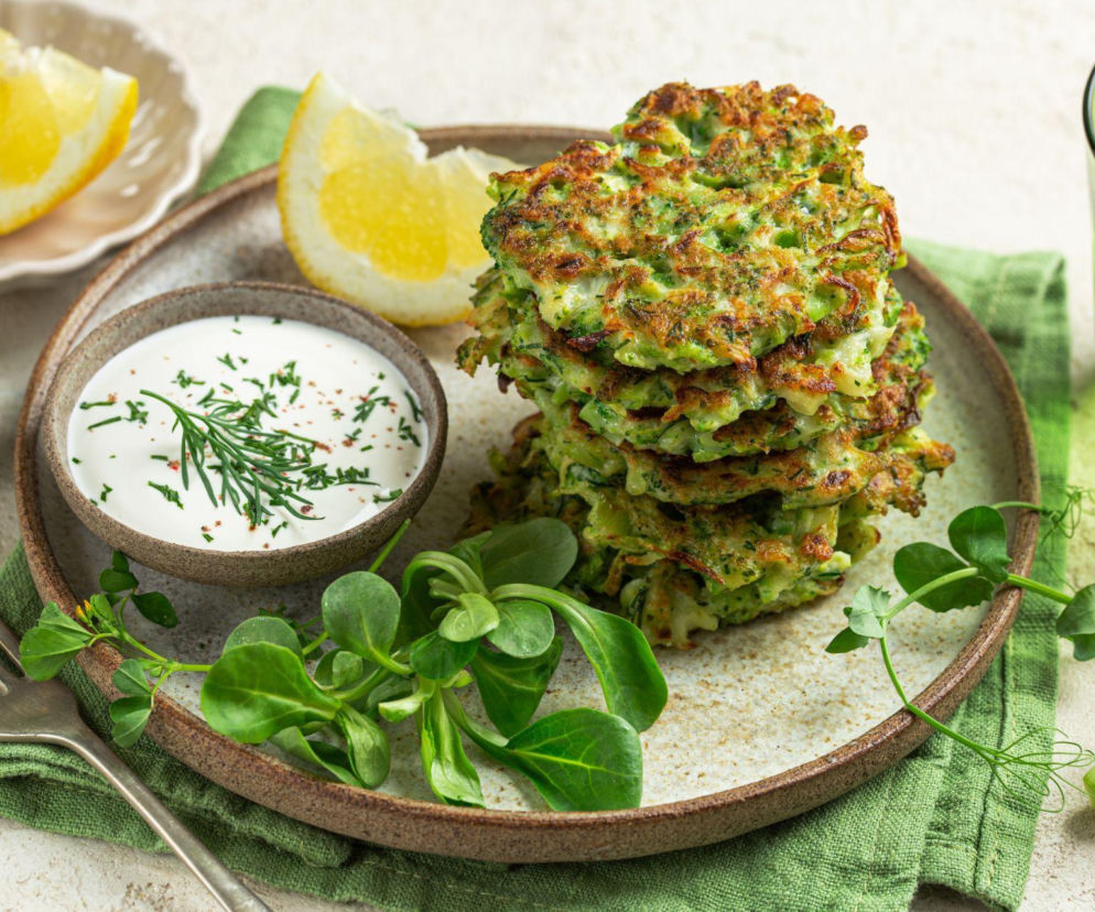 Placuszki brokułowe – chrupiące, zielone i pełne witamin śniadanie