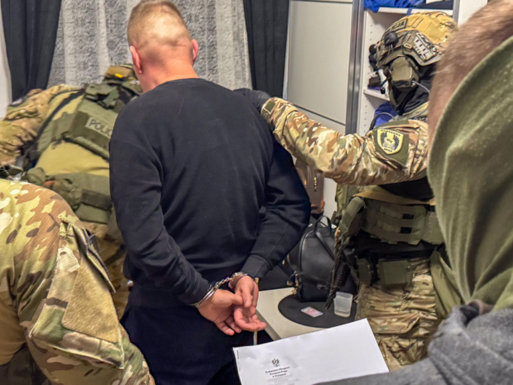 Spektakularna akcja na Pradze Północ i Żoliborzu. Policja uderza w narkotykowy biznes. Zobacz, co znaleziono w ich kryjówkach!